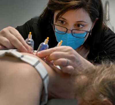 Link to: https://www.washingtonpost.com/dc-md-va/2021/12/27/ehlers-danlos-syndrome-alissa-zingman-treatment/